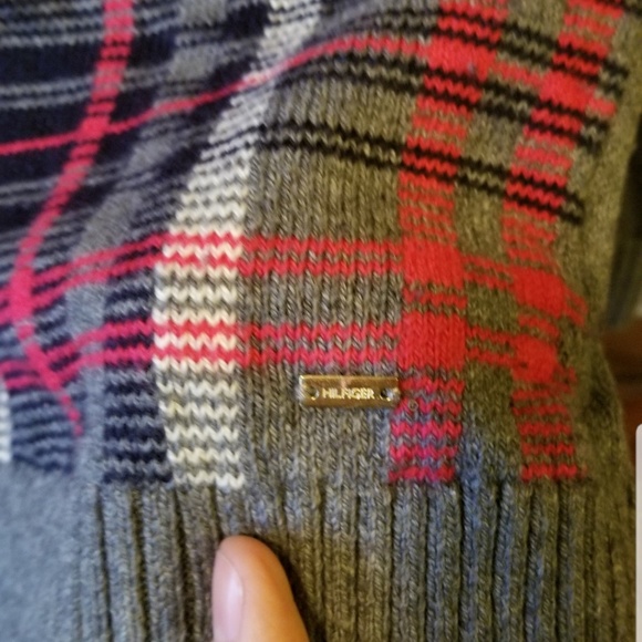 Plaid Tommy Hilfiger Ivy V-Neck Sweater - Picture 3 of 5